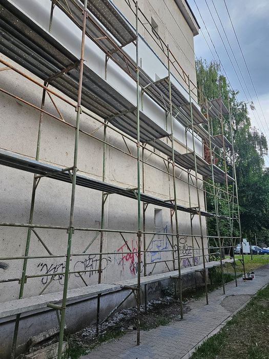 Vând schela fără platforme la 5euro mp