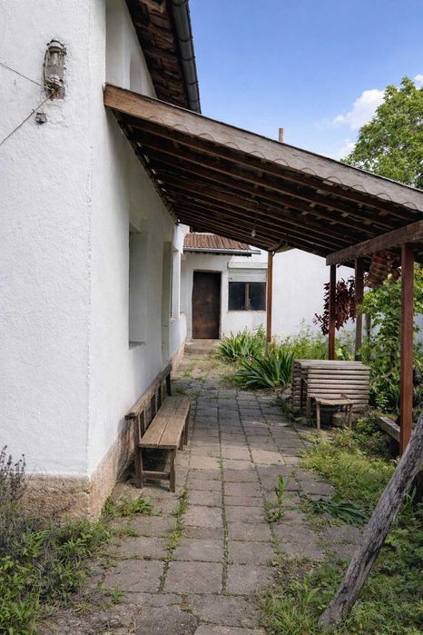 Имот с 2 къщи до Дунав мост 2 – подходящ за бизнес и наем