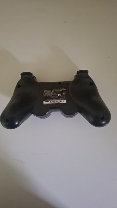 Vând un controller pentru Playstation 3 Controller PS3 model