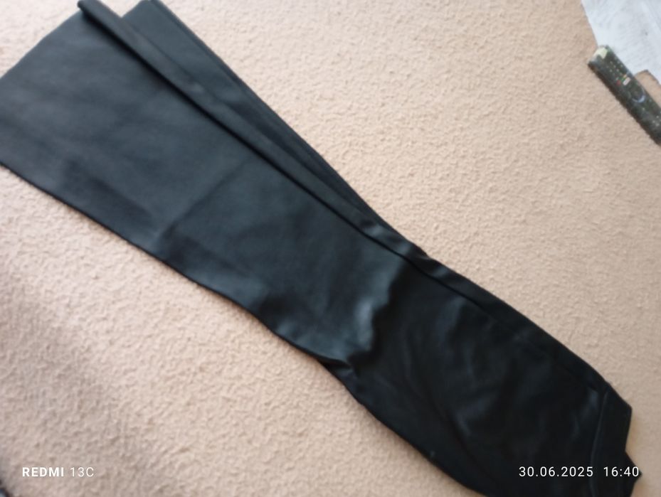 Pantaloni imitație de piele negri 76 cm talie