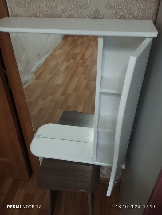Продам шкаф зеркало в ванну