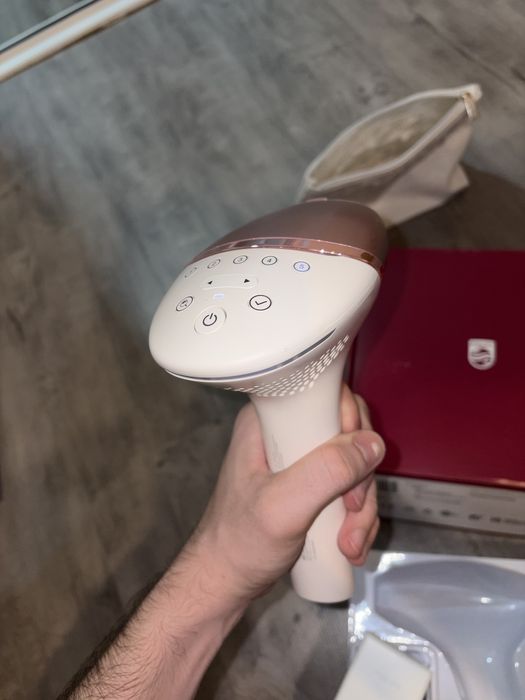 Epilator IPL Philips Lumea Seria 9900 BRI977/00