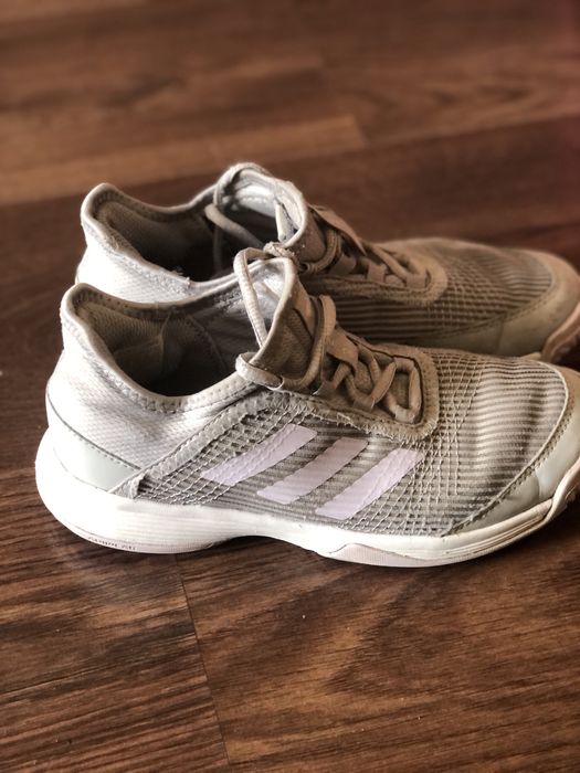 Оригинални маратонки и калеври/бутонки/ ADIDAS