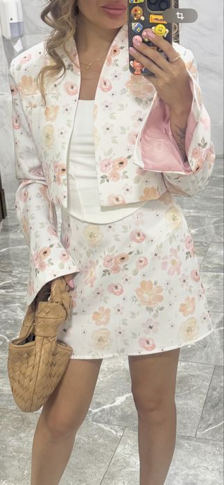 Женский костюм пиджак юбка