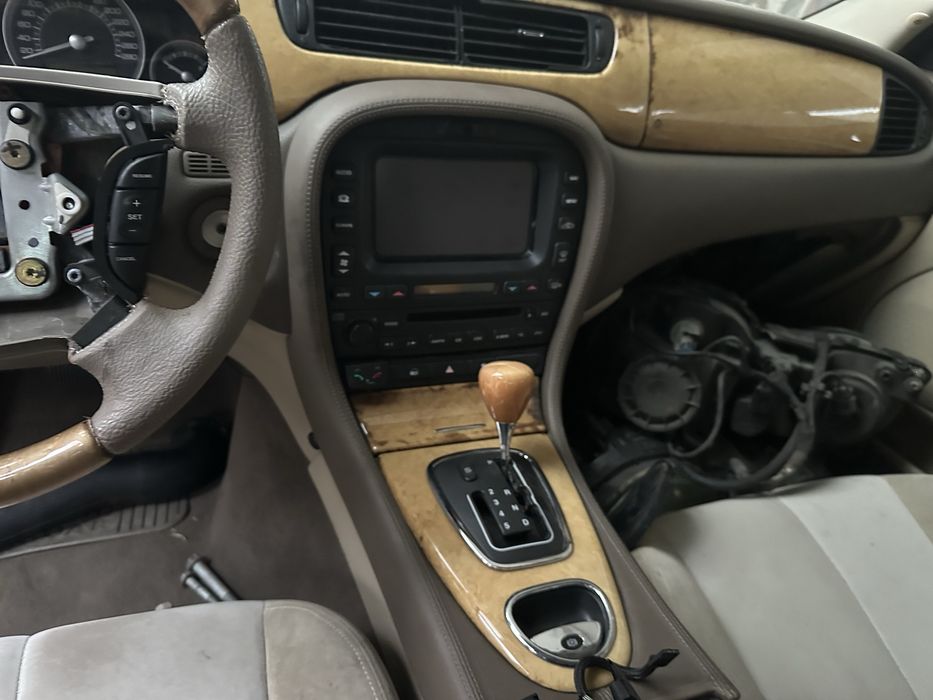 Jaguar S-type на части (без двигател)