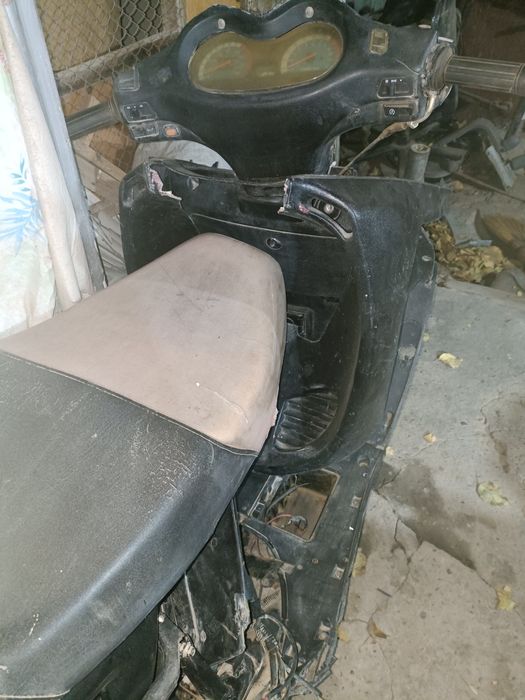 Продаётся срочно скутер 100 кубовый не на ходу смотрите фото