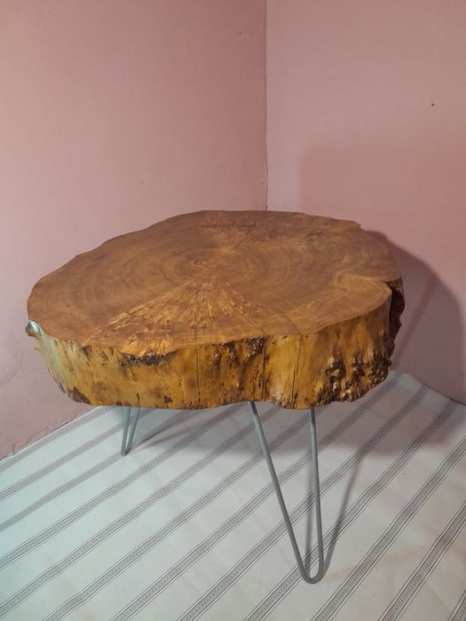 Продам столик журнальный