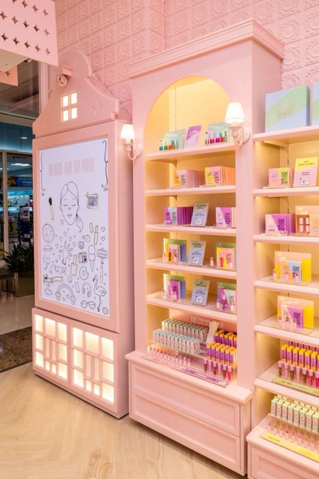 Vitrinlar mebel do'koni javonlari ,Витрины полки мебель магазин