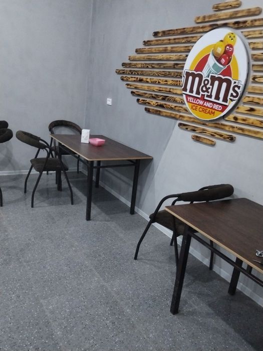 Muzqaymoq apparat, freezer stol stullari bilan
