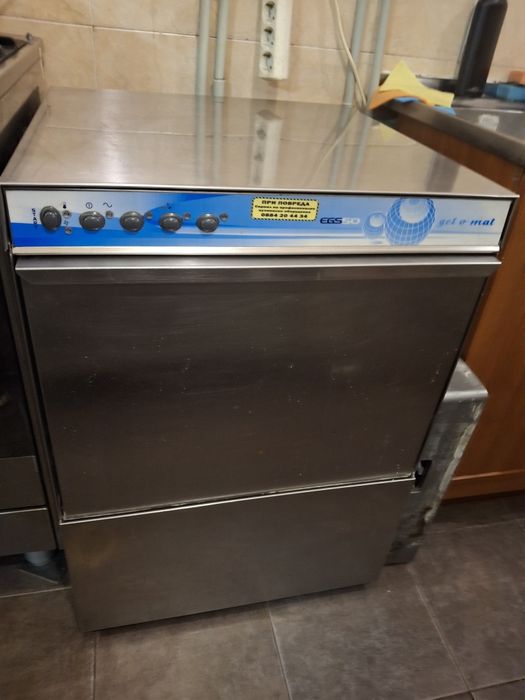 Кафемашина с кафемелачка