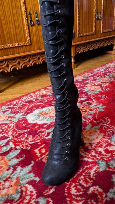 Cizme peste Genunchi – Lucioase, cu Toc Gros și Șireturi