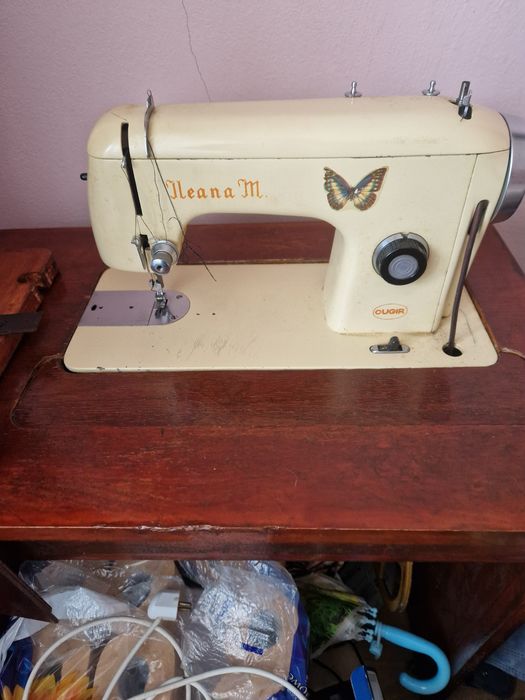 Vand Masini de cusut  ieftine