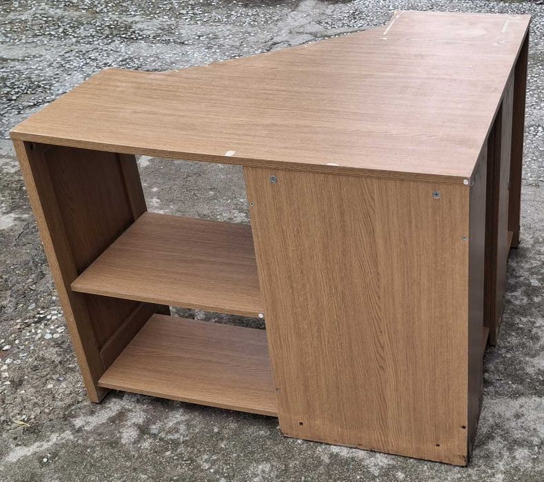 Бюро за компютър и ъглово бюро