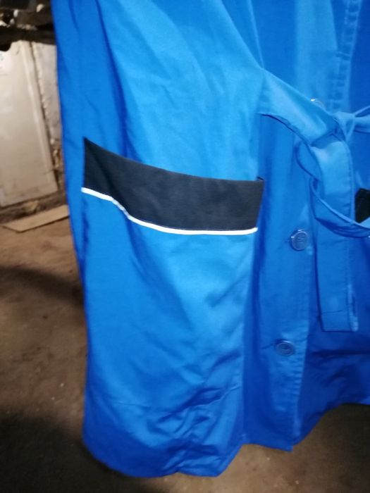 Медицинский халат и халат уборщицы