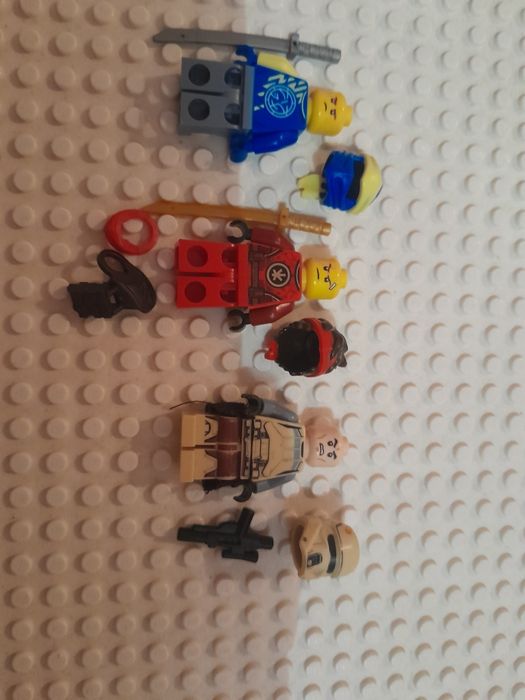 Продам фигурки лего оригинал