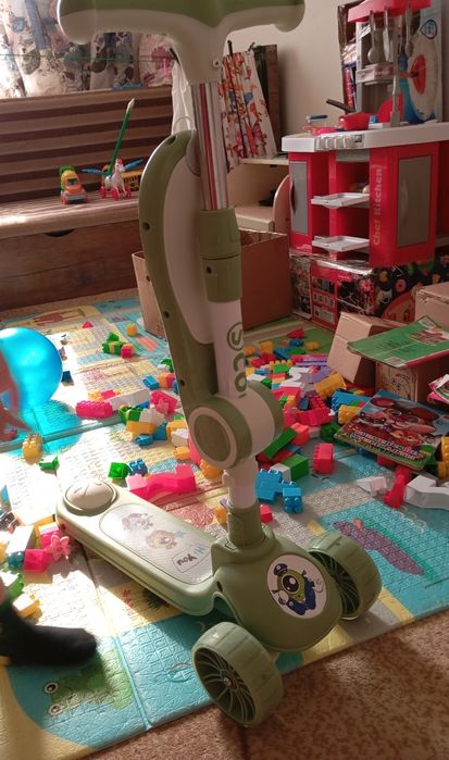 Самокат двойной с музыкой и светящимися колесами