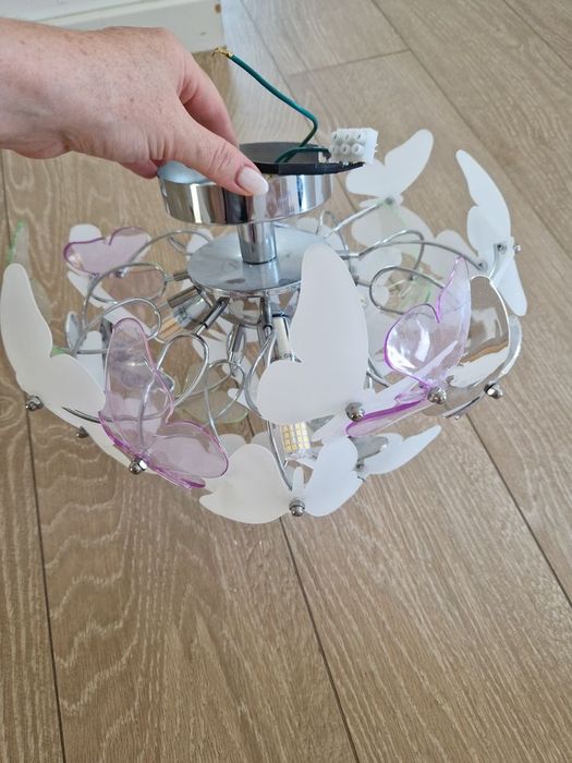 Candelabru cu fluturi