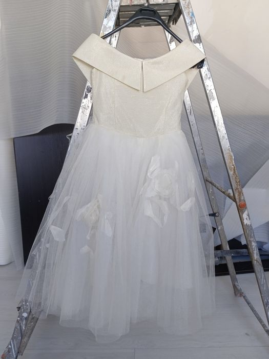 Продам платье на 7-8 лет