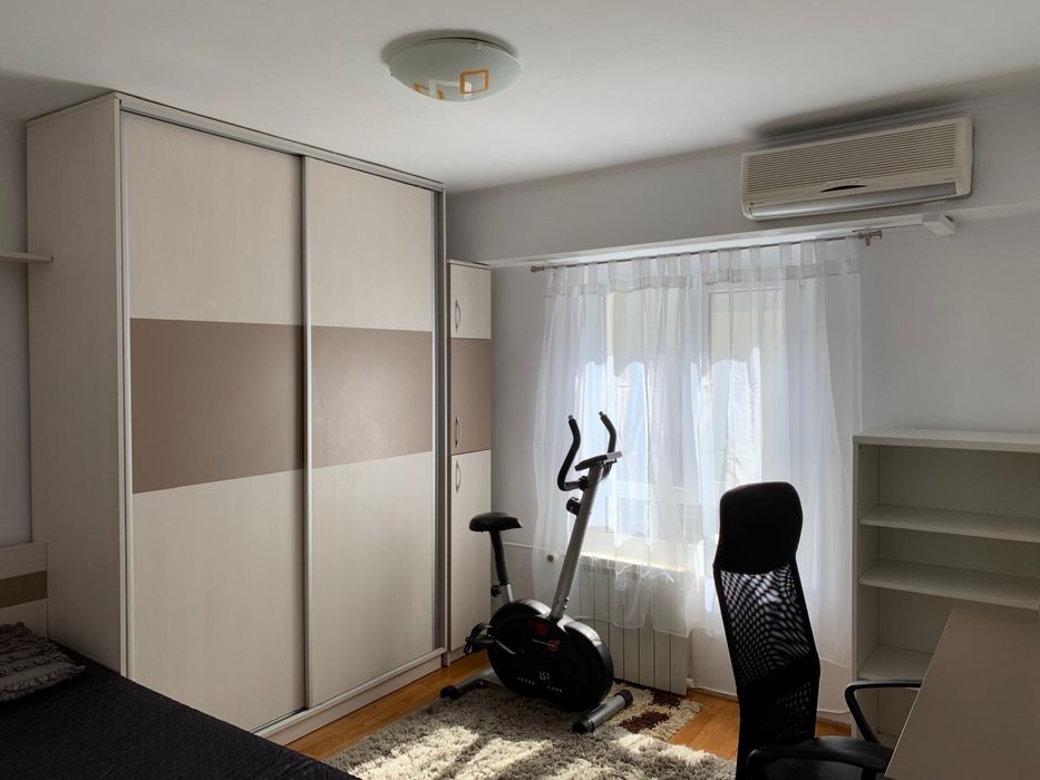 Apt 3 cam Splaiul Unirii, langa Camera de Comert