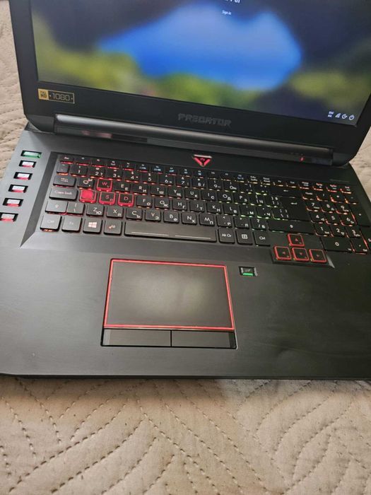 Predator  17.3 / 75hz /  gtx 980 8gb