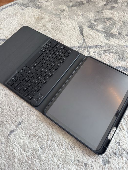 Husa Zoopie cu tastatura pentru iPad 11, 10.9” A16