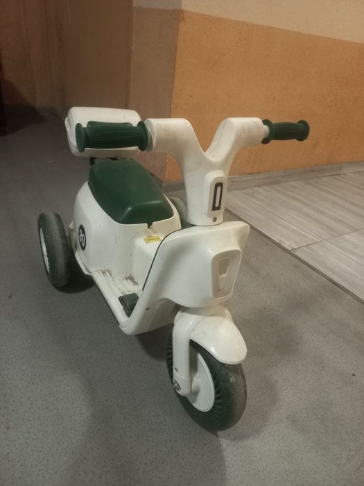 Detskiy skuter sotiladi