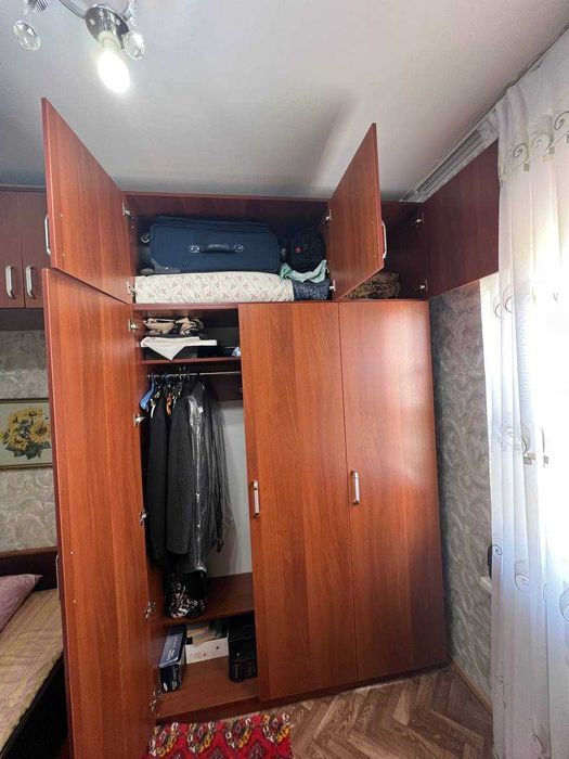 Продаю шикарный шкаф для спальни (угловой модуль с антресолью)