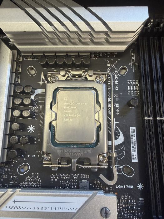 Kit i7 12700K + B760-G Rog Strix
