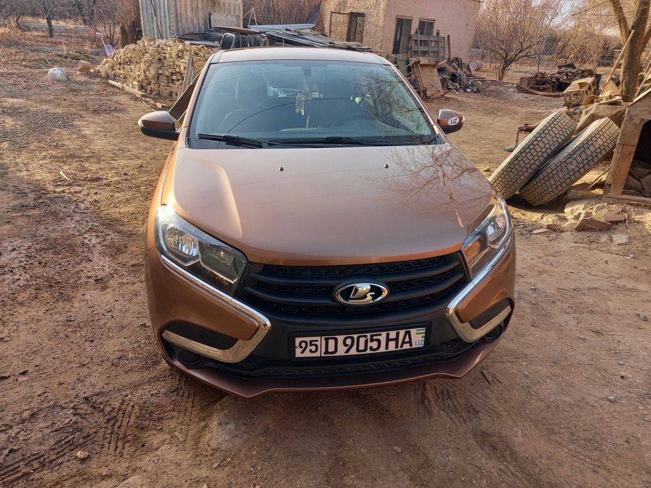 Lada Xray satiladi