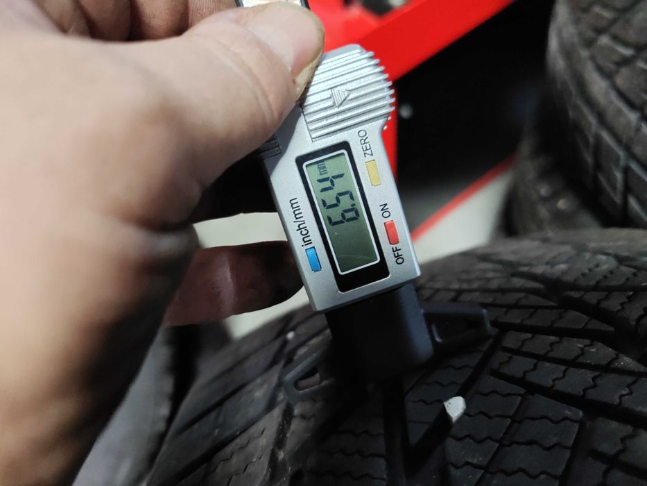 2бр.зимни гуми 235/55/18 Bridgestone