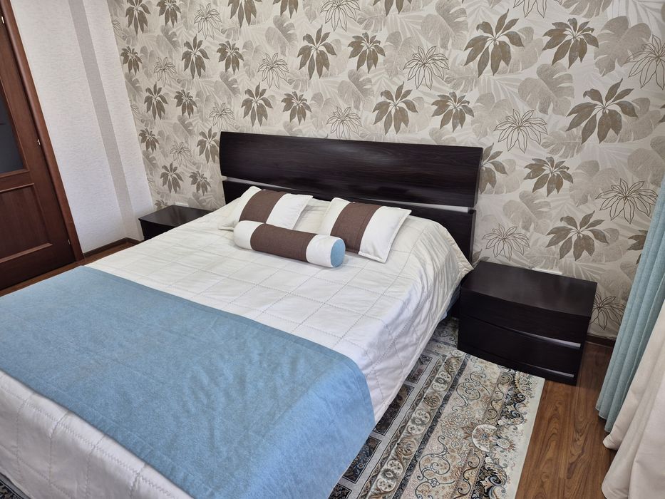 Продам двуспальную кровать (венге).