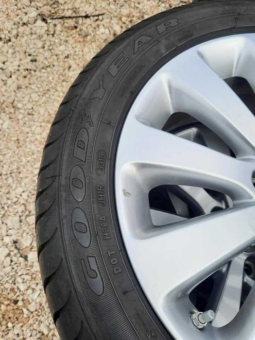 4 Броя 215/50/17 Goodyear 2x7,2mm 2x6mm