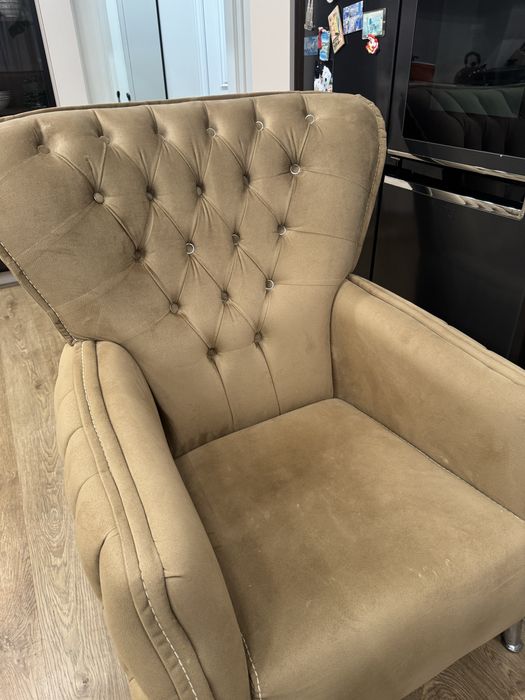 Продается диван с 2 креслами