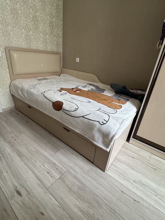 Продаю кровать 200:120