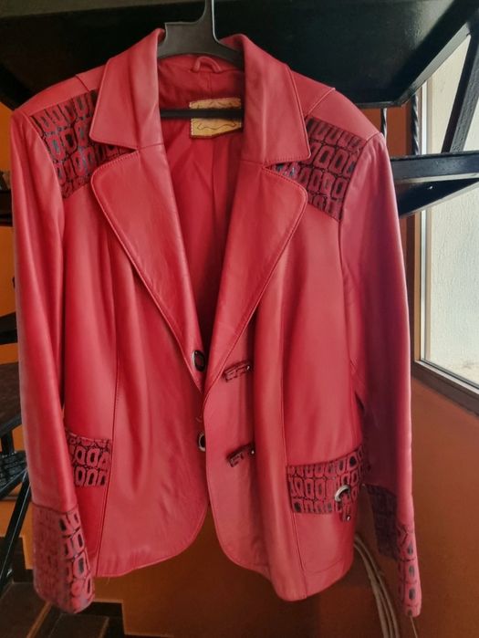 Vând jachetă de piele