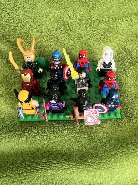 Minifigurine LEGO Marvel si DC superheroes