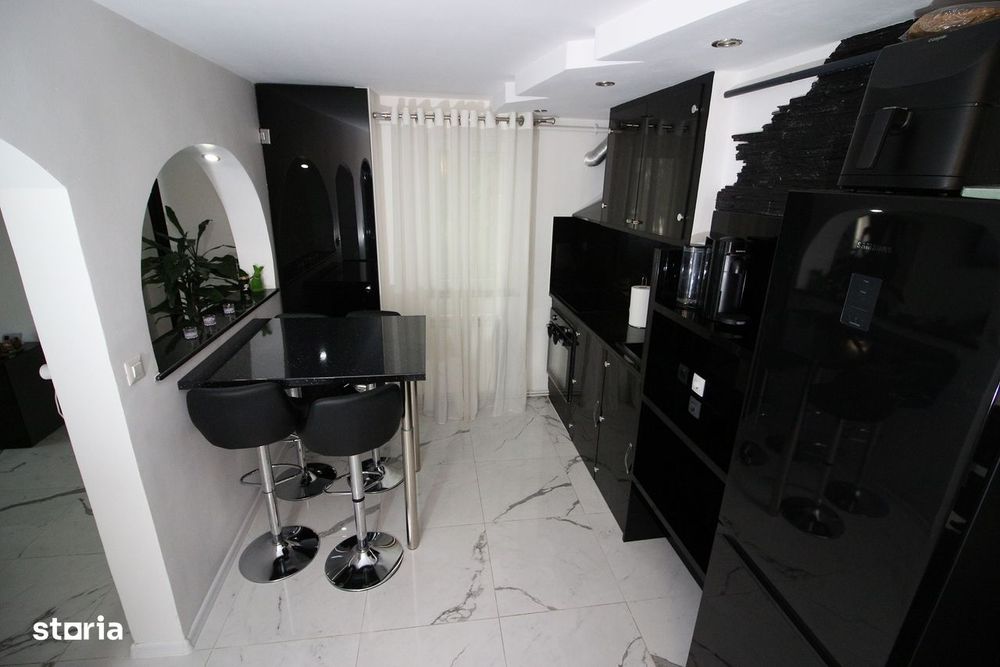 Vindem 3 Camere Zona Cornisa/Alecu Russo et 2 Modern/Mobilat