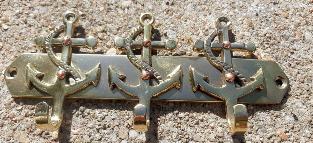 Стенна закачалка, Франция