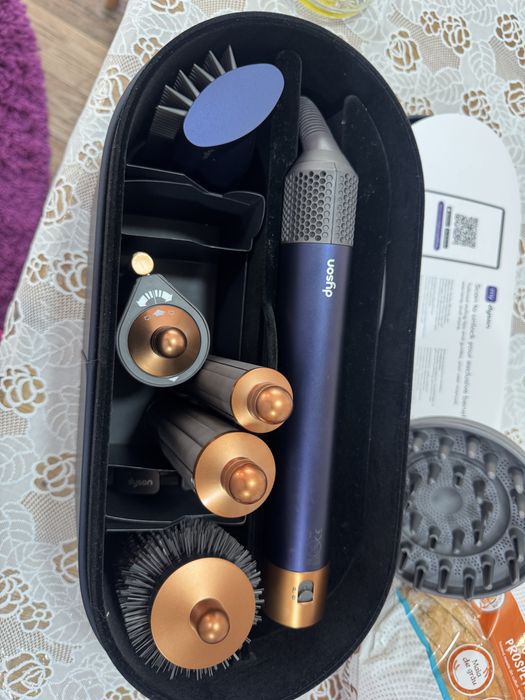 DYSON airwrap cu 6 accesorii