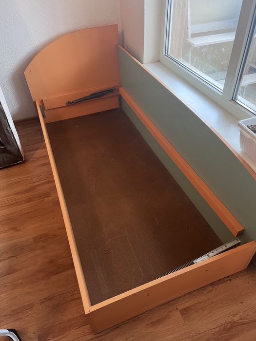 Подарявам мебели