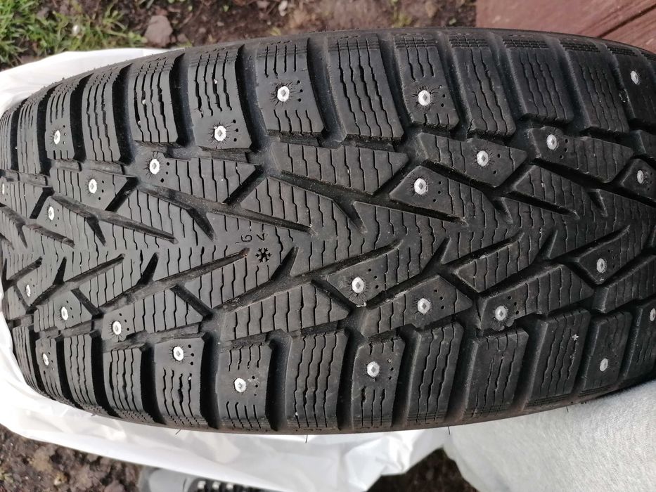 Nokian Hakkapeliitta 7 suv cu cuie