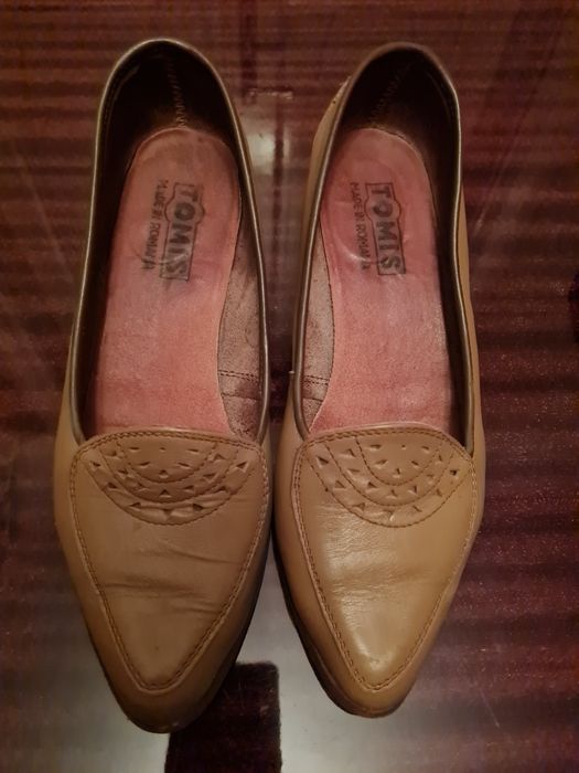 Pantofi TOMIS romanesti, nr 37 , anii 70 80, comunism, colectie