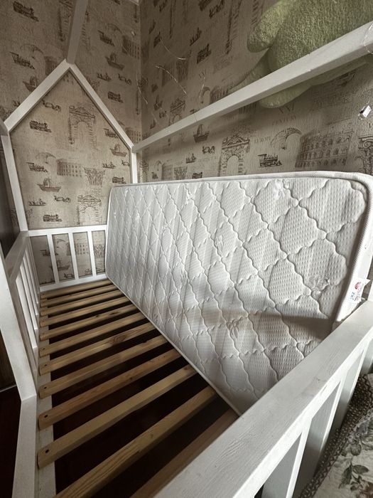 Продам Домик кровать