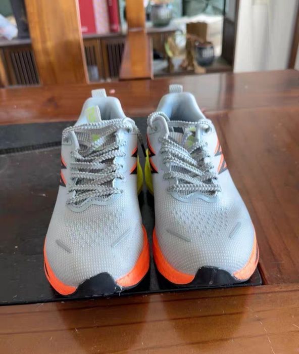 Беговые кроссовки размер 37