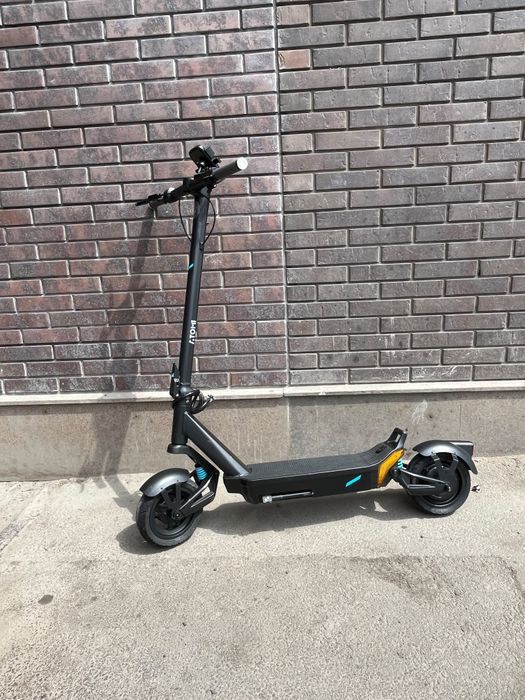 Продам электросамокат Atomi