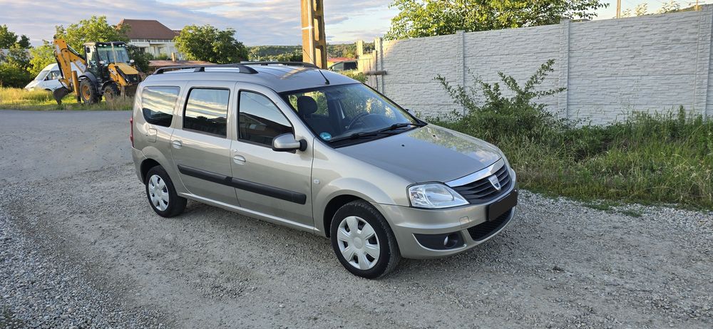 Vând Dacia Logan Mcv