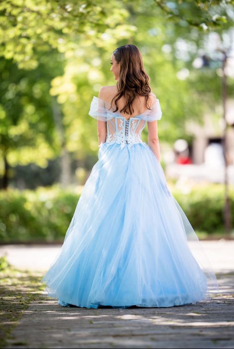 Абитуриентска рокля