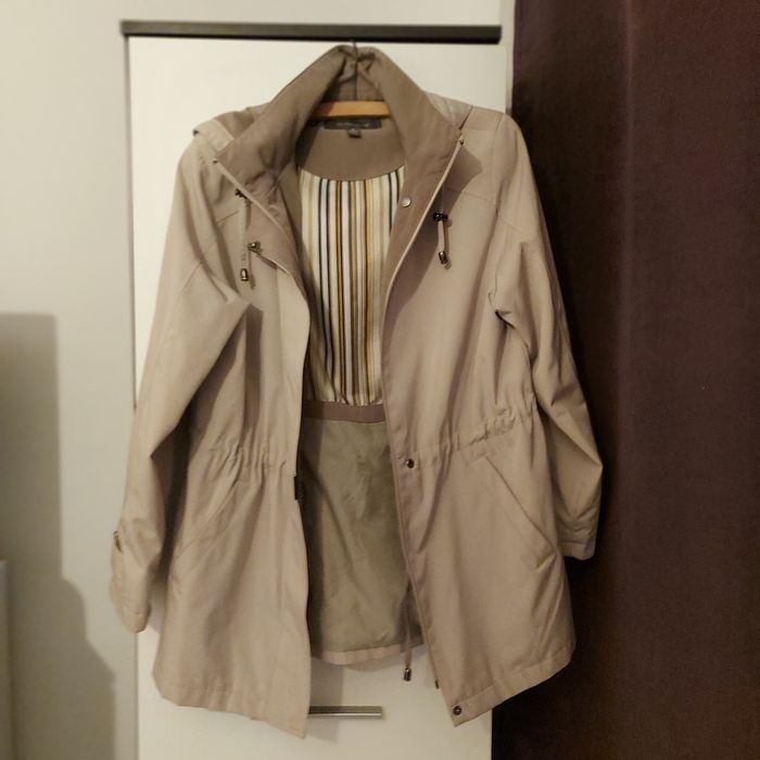 Vind geaca pentru femei , marimea S