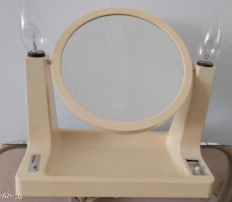 Козметично увеличително огледало.Кристал.Мобилно.С осветление.Германия