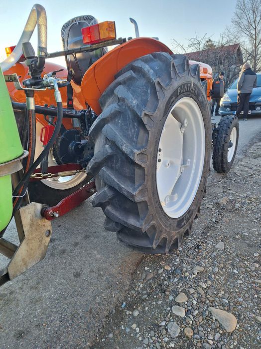 Tarctor Fiat 445 perfect pentru vie si livada